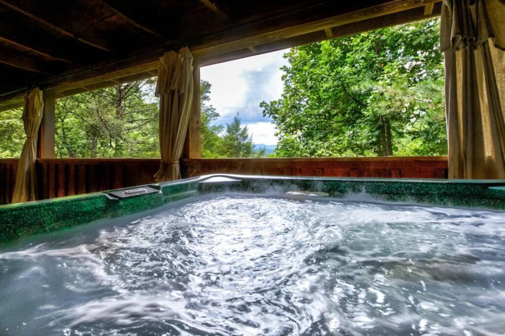 Nice View Fireplace, Hot Tub, Porch Bed, Private Sevierville Exterior photo