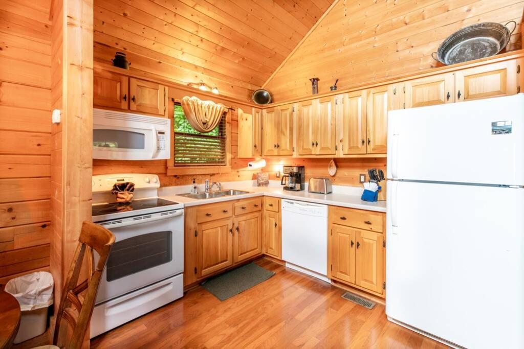 Nice View Fireplace, Hot Tub, Porch Bed, Private Sevierville Exterior photo
