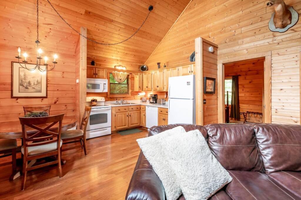 Nice View Fireplace, Hot Tub, Porch Bed, Private Sevierville Exterior photo