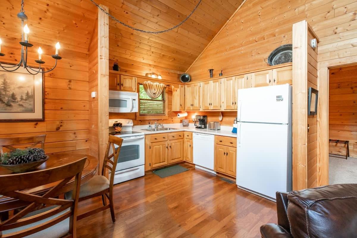 Nice View Fireplace, Hot Tub, Porch Bed, Private Sevierville Exterior photo